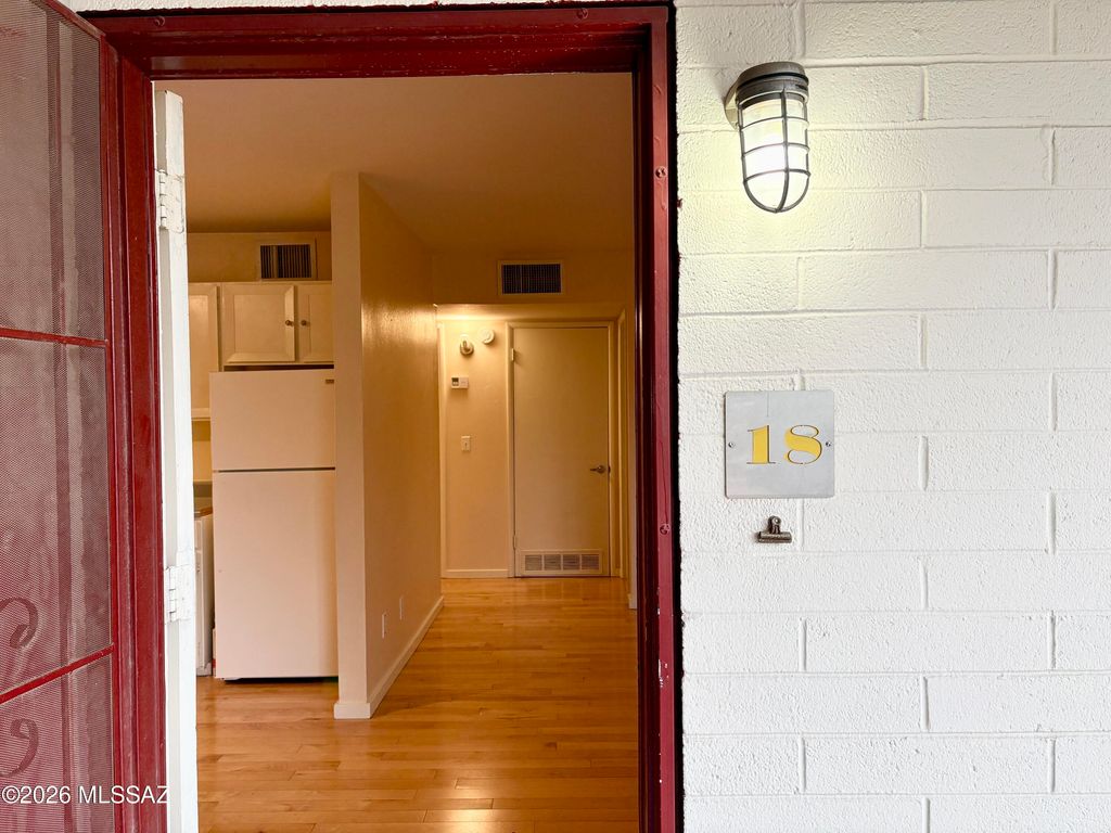 835 N 6th Ave Apt 18, Tucson, AZ 85705