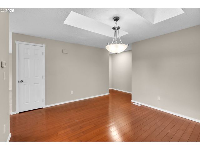 2203 Sw LARSSON Ave, Troutdale, OR 97060