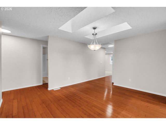 2203 Sw LARSSON Ave, Troutdale, OR 97060