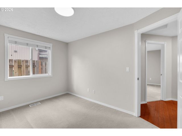 2203 Sw LARSSON Ave, Troutdale, OR 97060