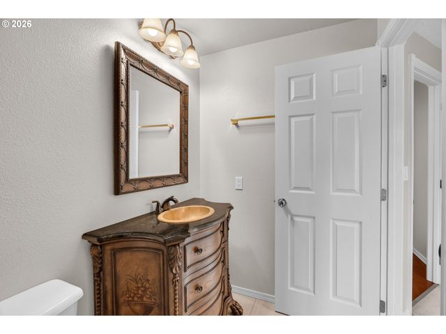 2203 Sw LARSSON Ave, Troutdale, OR 97060