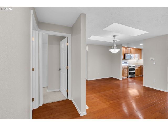 2203 Sw LARSSON Ave, Troutdale, OR 97060