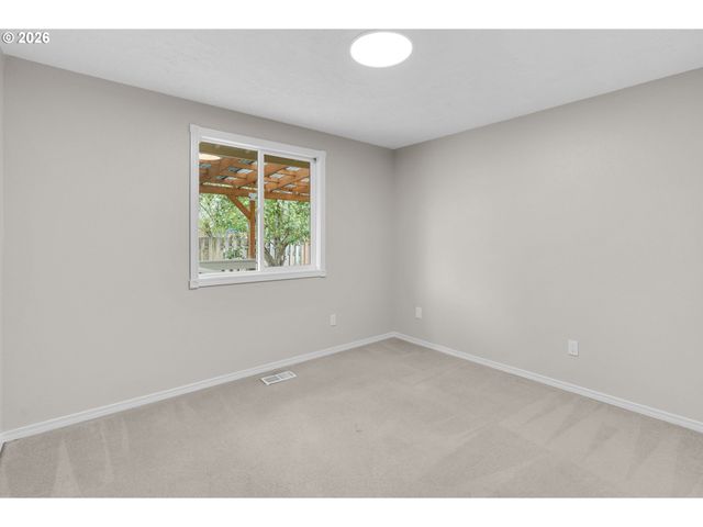 2203 Sw LARSSON Ave, Troutdale, OR 97060