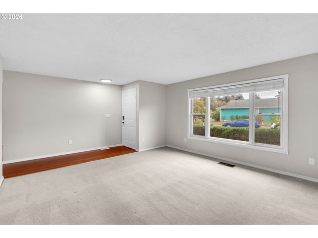 2203 Sw LARSSON Ave, Troutdale, OR 97060