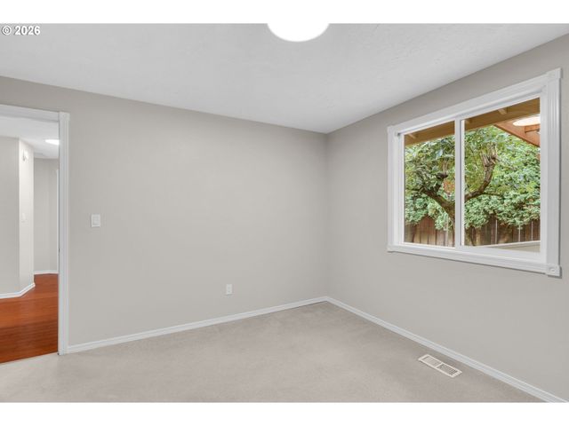 2203 Sw LARSSON Ave, Troutdale, OR 97060