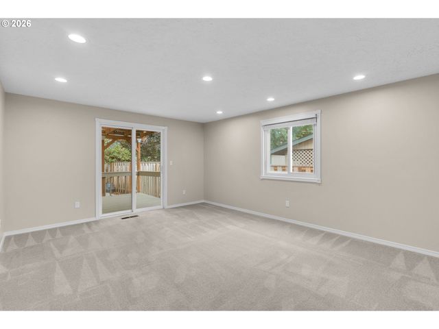 2203 Sw LARSSON Ave, Troutdale, OR 97060