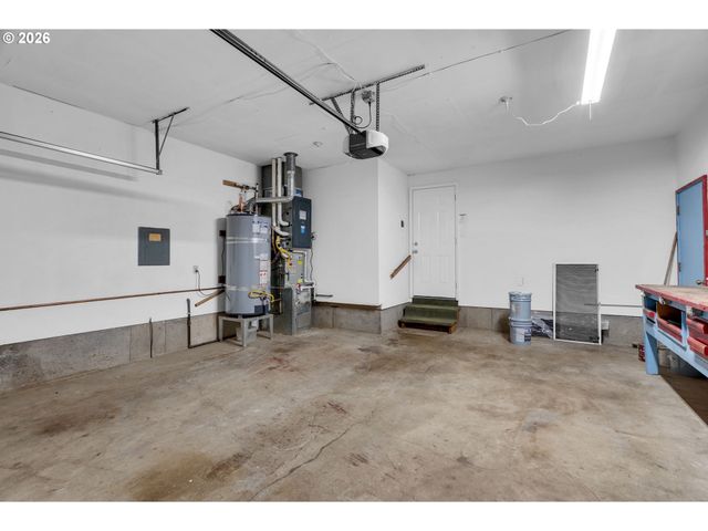 2203 Sw LARSSON Ave, Troutdale, OR 97060