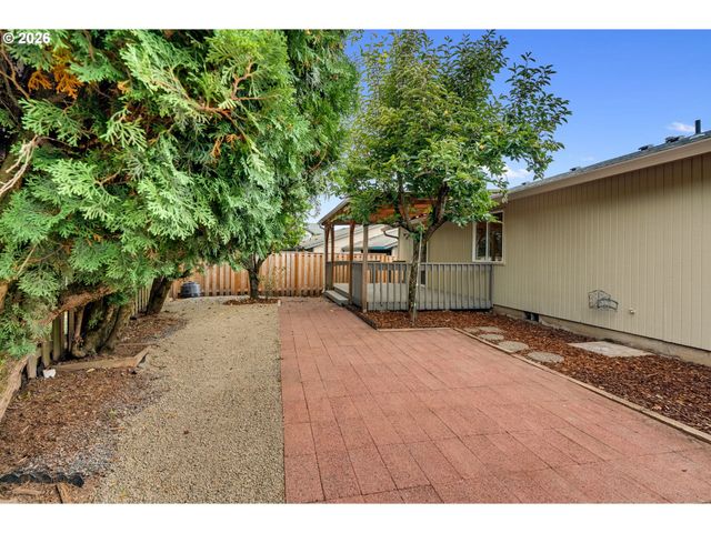 2203 Sw LARSSON Ave, Troutdale, OR 97060