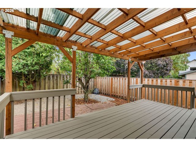 2203 Sw LARSSON Ave, Troutdale, OR 97060