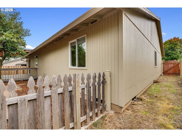 2203 Sw LARSSON Ave, Troutdale, OR 97060