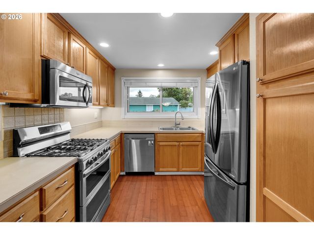 2203 Sw LARSSON Ave, Troutdale, OR 97060