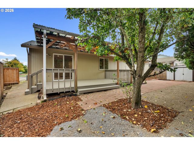 2203 Sw LARSSON Ave, Troutdale, OR 97060
