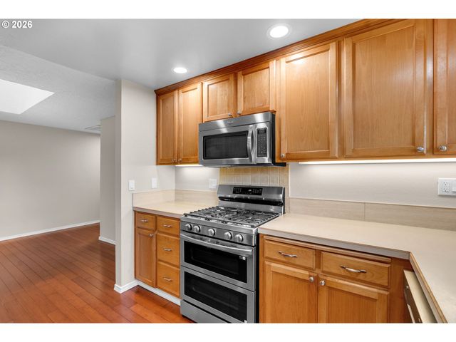 2203 Sw LARSSON Ave, Troutdale, OR 97060