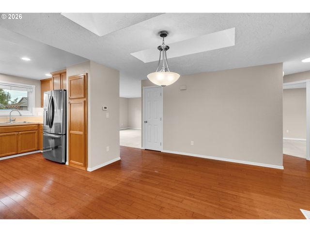 2203 Sw LARSSON Ave, Troutdale, OR 97060