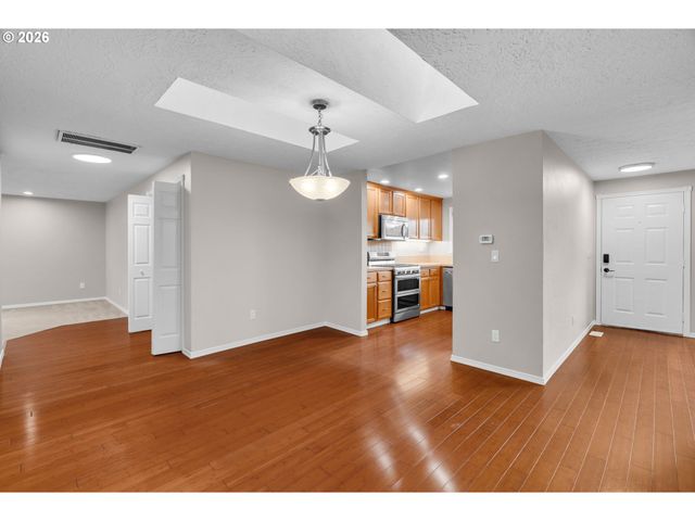 2203 Sw LARSSON Ave, Troutdale, OR 97060