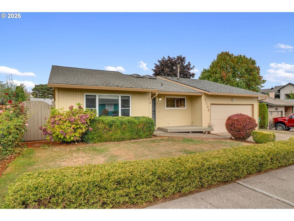 2203 Sw LARSSON Ave, Troutdale, OR 97060