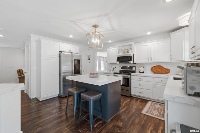 6209 N KILKENNY Drive, Edwards, IL 61528