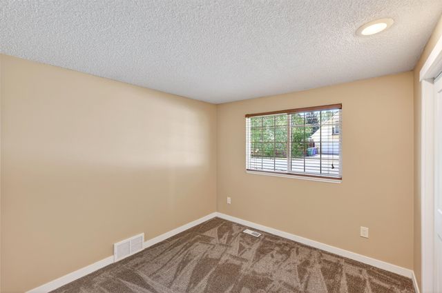 14405 E Sunnyside Dr, Spokane Valley, WA 99037