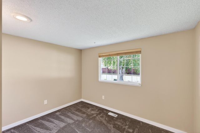 14405 E Sunnyside Dr, Spokane Valley, WA 99037