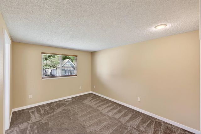 14405 E Sunnyside Dr, Spokane Valley, WA 99037