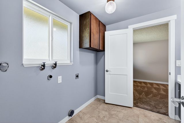 14405 E Sunnyside Dr, Spokane Valley, WA 99037