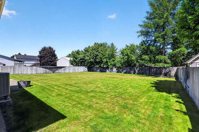 14405 E Sunnyside Dr, Spokane Valley, WA 99037