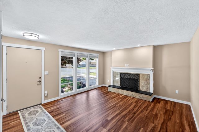 14405 E Sunnyside Dr, Spokane Valley, WA 99037