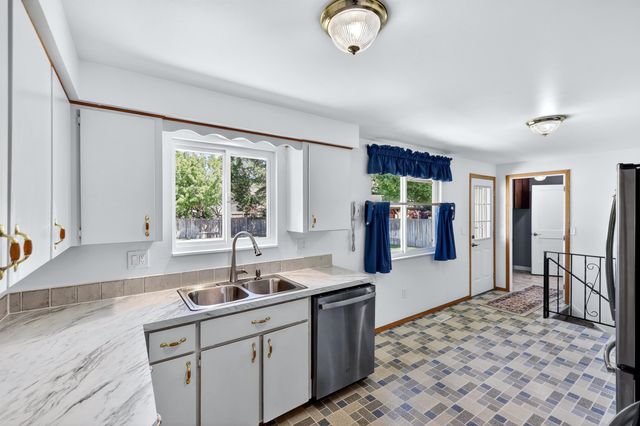 14405 E Sunnyside Dr, Spokane Valley, WA 99037