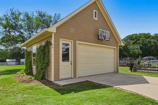 105 Brazos Hill Lane, Sealy, TX 77474