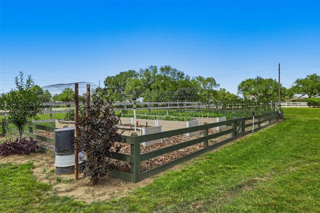 105 Brazos Hill Lane, Sealy, TX 77474