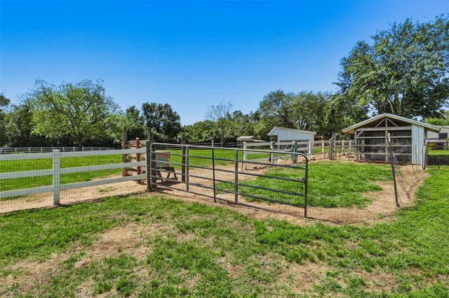 105 Brazos Hill Lane, Sealy, TX 77474