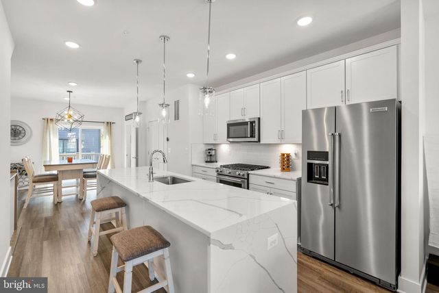 863 KING FARM BLVD, Rockville, MD 20850