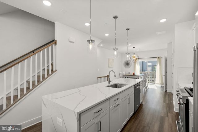 863 KING FARM BLVD, Rockville, MD 20850