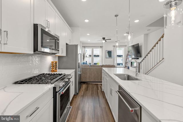 863 KING FARM BLVD, Rockville, MD 20850