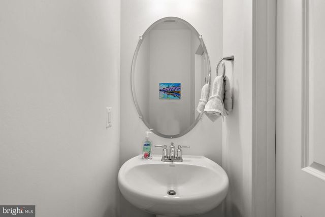 863 KING FARM BLVD, Rockville, MD 20850