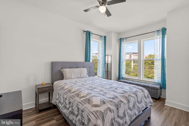 863 KING FARM BLVD, Rockville, MD 20850