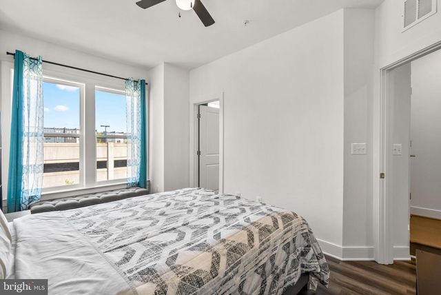 863 KING FARM BLVD, Rockville, MD 20850