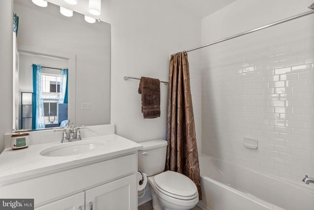 863 KING FARM BLVD, Rockville, MD 20850