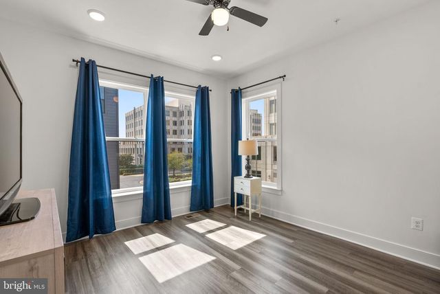 863 KING FARM BLVD, Rockville, MD 20850