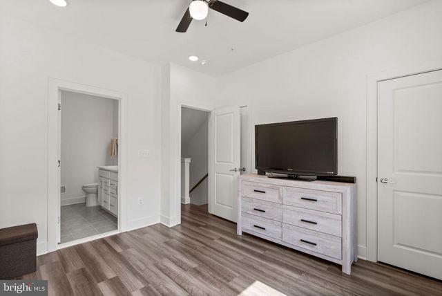 863 KING FARM BLVD, Rockville, MD 20850