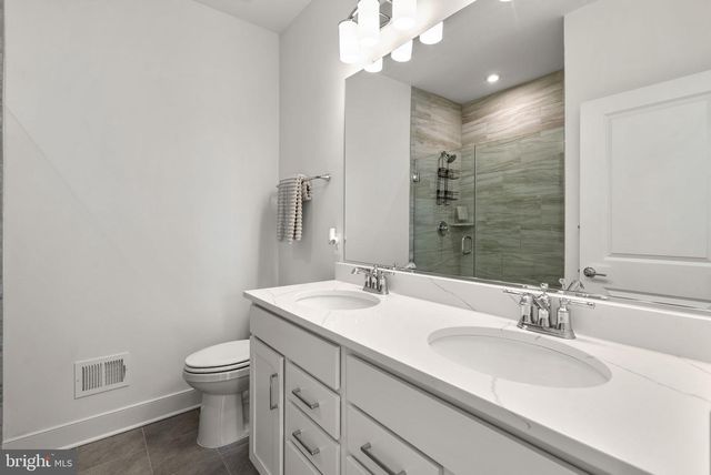 863 KING FARM BLVD, Rockville, MD 20850