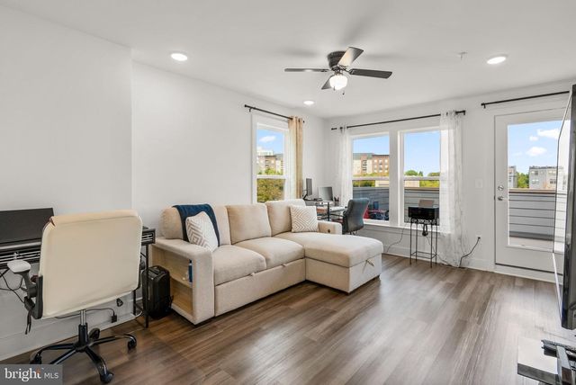 863 KING FARM BLVD, Rockville, MD 20850