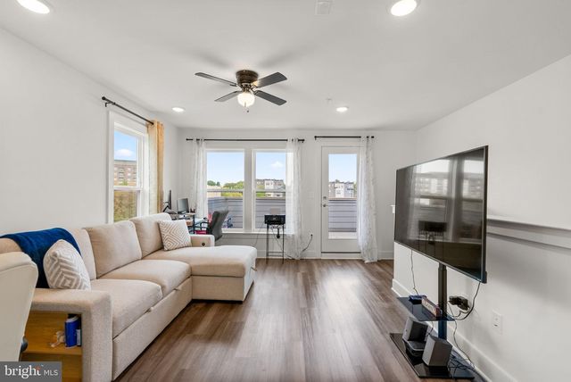 863 KING FARM BLVD, Rockville, MD 20850