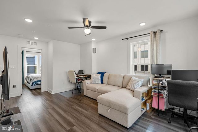 863 KING FARM BLVD, Rockville, MD 20850