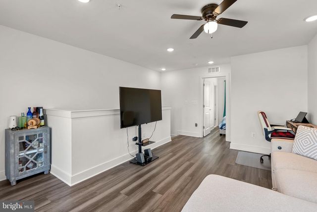 863 KING FARM BLVD, Rockville, MD 20850