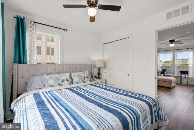 863 KING FARM BLVD, Rockville, MD 20850