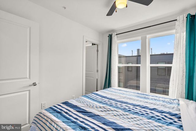 863 KING FARM BLVD, Rockville, MD 20850