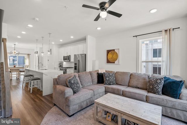 863 KING FARM BLVD, Rockville, MD 20850