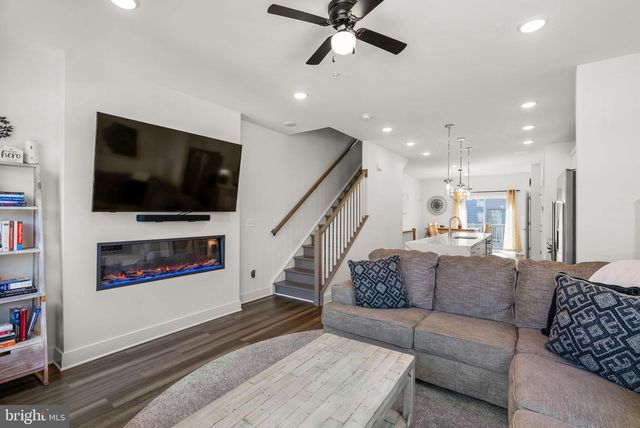 863 KING FARM BLVD, Rockville, MD 20850