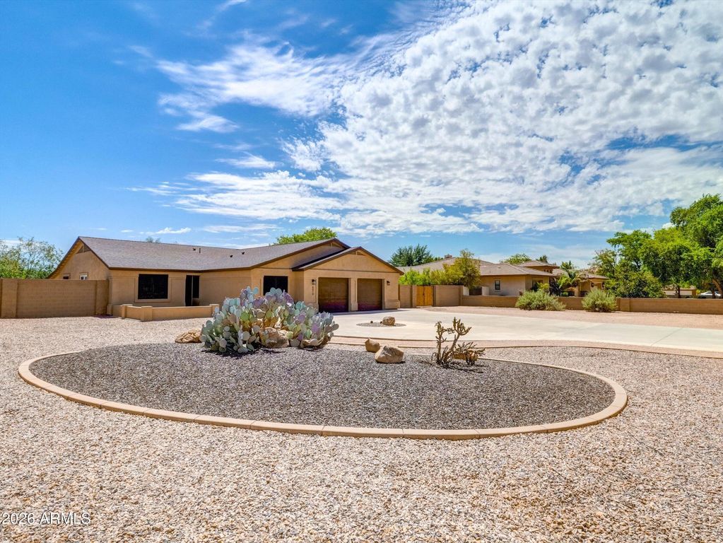 6019 W GREENBRIAR Drive, Glendale, AZ 85308 — exterior